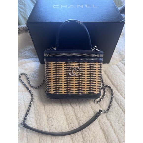 Authenticated Chanel Vanity Wicker Bag – Excellent Condition Rare Navy Blue - Picture 2 of 11
